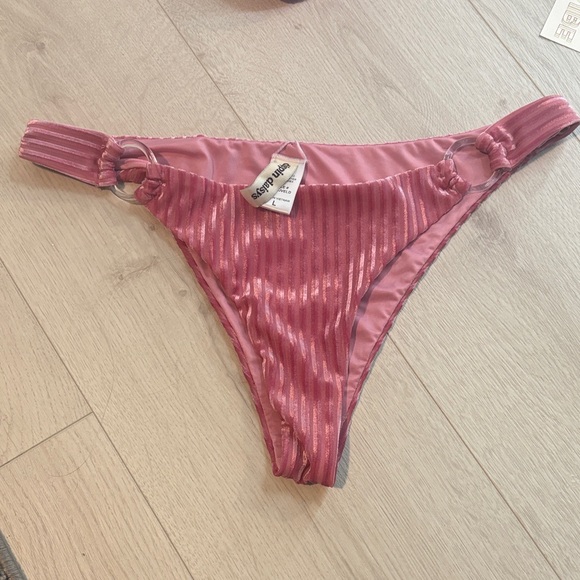 Dippin daisy’s/ Dolls Kill bikini set - Picture 2 of 5